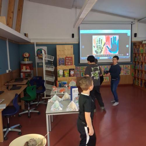 Male wie ein Künstler