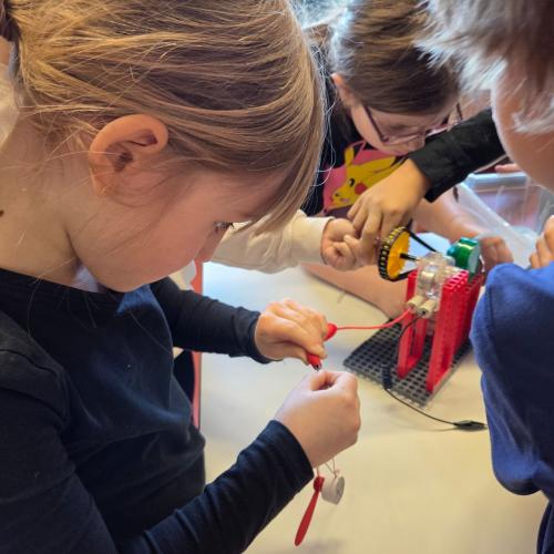 Kraftwerksbau im Team