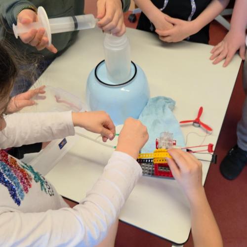 Kraftwerksbau im Team